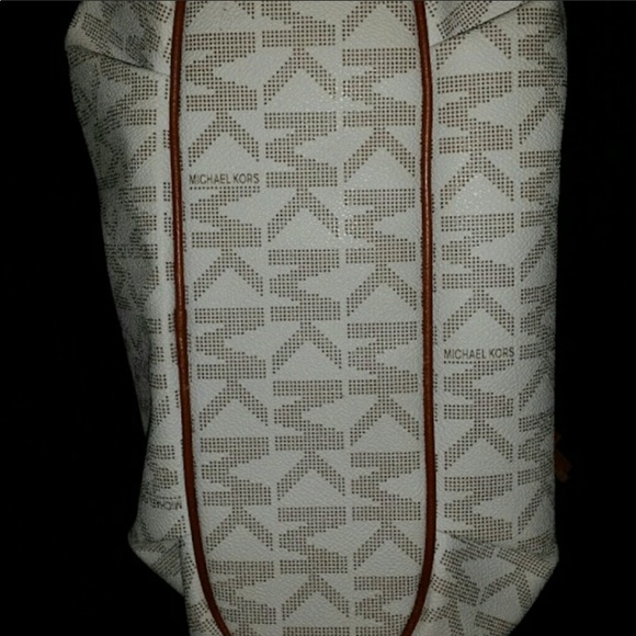 Michael Kors Bag ❌DEFECTIVE❌ - Picture 3 of 5